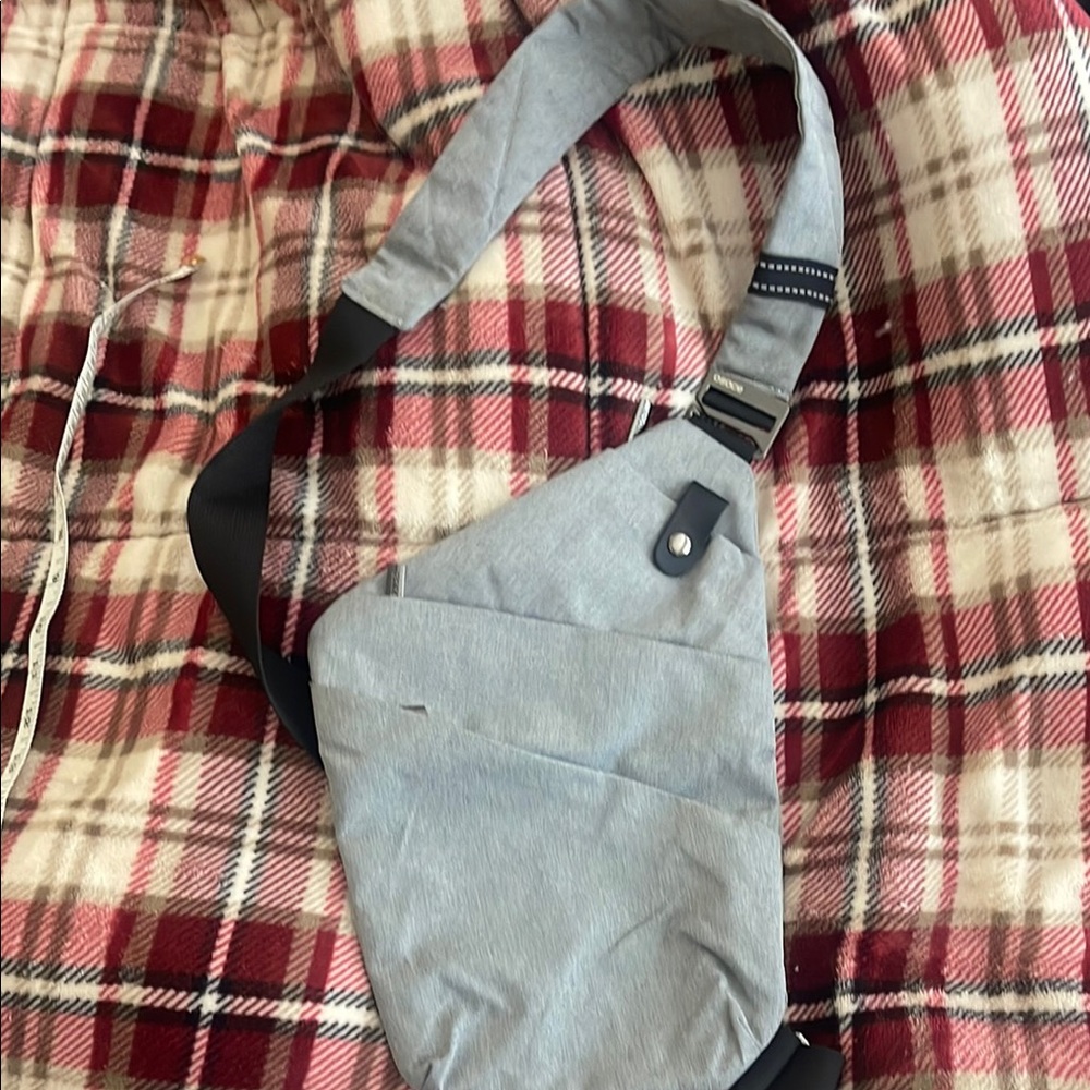 Sleek Gray Crossbody Bag with Adjustable Strap